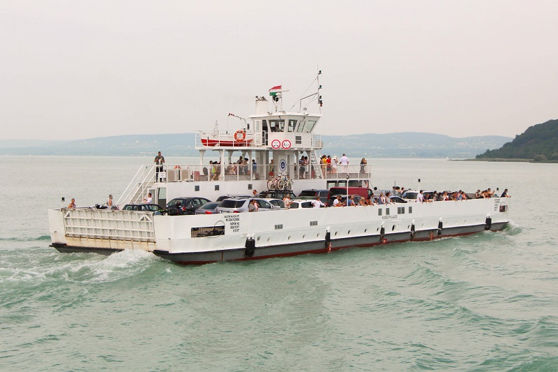 Mától tovább jár a balatoni komp